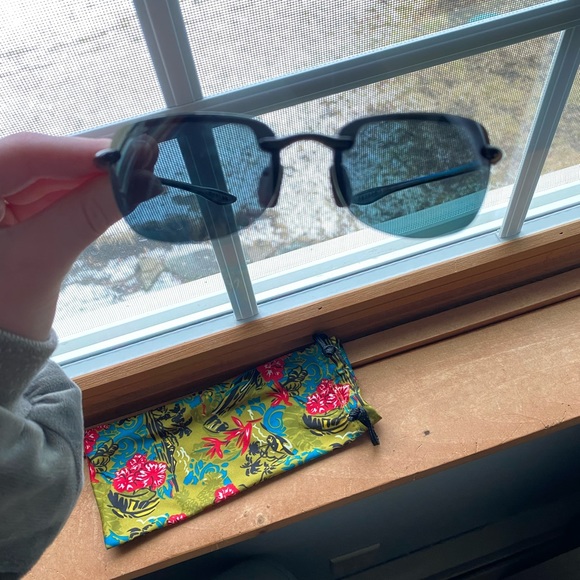 Maui Jim sunglasses - Picture 3 of 4